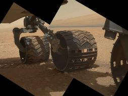 Las ruedas del lado izquierdo del robot Curiosity en Marte, combinadas a partir de imágenes tomadas por sí mismo. EFE  /