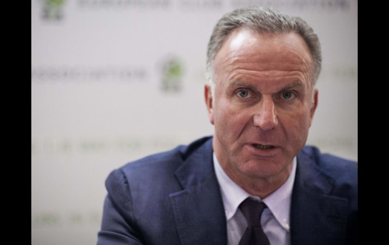 Karl-Heinz Rummenigge, presidente de la Asociación Europea de Clubes, habla de las advertencias a los clubes con deudas económicas. AP  /