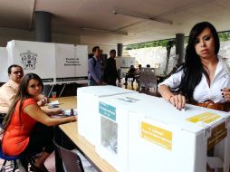 Imagen de la jornada electoral en el Centro Universitario de Ciencias Sociales y Humanidades.  /