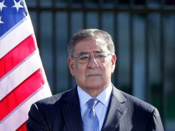 Leon Panetta dice que el Departamento de Defensa revisa con atención el libro para determinar qué revelaciones son clasificadas. AP  /