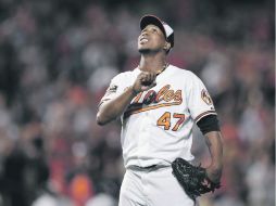 Arreglado. Pedro Strop, relevista de los Orioles, celebra tras conseguir el out 27 en el partido ante Tampa Bay. AP  /