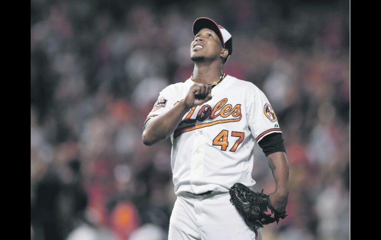 Arreglado. Pedro Strop, relevista de los Orioles, celebra tras conseguir el out 27 en el partido ante Tampa Bay. AP  /