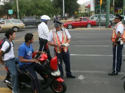 Hasta la fecha, agentes de Vialidad han aplicado 61 multas a motociclistas por faltas a normas viales. ARCHIVO  /