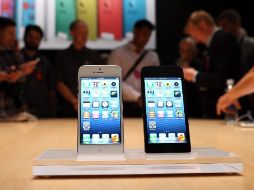 El iPhone 5, que se lanzará en negro y en blanco combinado con plata, llegará a las tiendas a partir del 21 de septiembre en EU. AFP  /