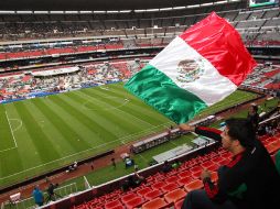 Las tribunas del Estadio Azteca no lucieron llenas en el juego ante Costa Rica. MEXSPORT  /