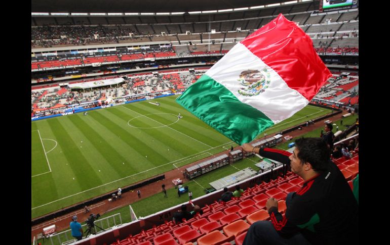 Las tribunas del Estadio Azteca no lucieron llenas en el juego ante Costa Rica. MEXSPORT  /