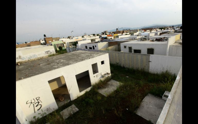 En la imagen Los Silos, no cuentan con agua y luz. Es obligación de constructoras entregar un fraccionamiento en perfectas condiciones.  /