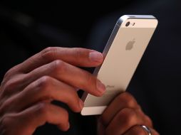 El iPhone 5, la más reciente versión del teléfono inteligente de Apple, se presentó hoy en San Francisco, California. AFP  /