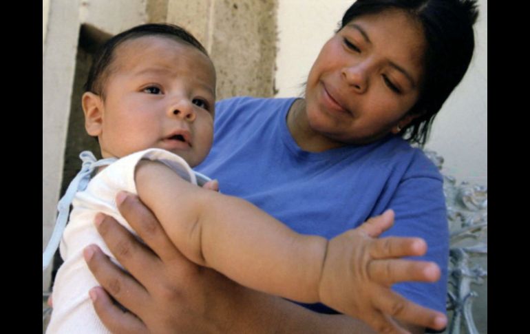 Las madres mexicanas tuvieron mejores resultados que las anglosajonas en evaluación de síntomas depresivos. ARCHIVO  /