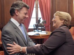 El presidente colombiano Juan Manuel Santos y la directora ejecutiva de la ONU-Mujer, Michelle Bachelet , durante una reunión. XINHUA  /