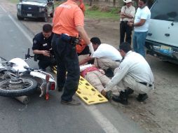 Fue trasladado por paramédicos de la Cruz Verde Zapopan Norte al puesto de socorros.  /