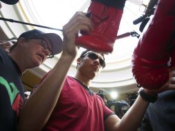 Julio César Chávez da muestras de confianza previo a la pelea del sábado ante el 'Maravilla'. REUTERS  /