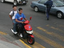 El miércoles se arrestaron a tres personas con autopartes y se aseguro un vehículo. ARCHIVO  /