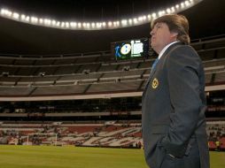 Miguel Herrera le responde a Oswaldo Sánchez sobre el peso que tiene el Estadio Azteca. MEXSPORT  /