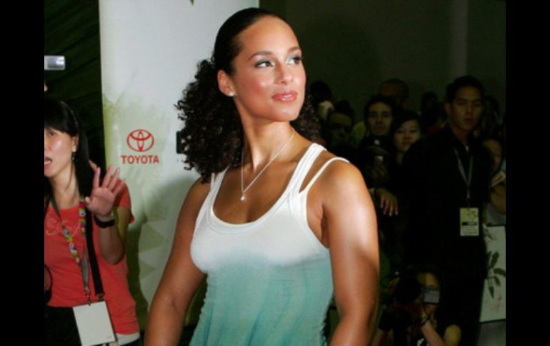 Alicia Keys, se adentra en el mundo de la moda al diseñar para una marca deportiva una línea de tenis. ARCHIVO  /