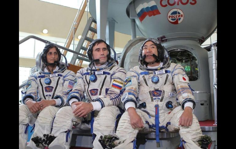 Los tripulantes del EEI son Sunita Williams, de EU; Yuri Malenchenko, de Rusia, y  Akihiko Hoshide de Japón. ARCHIVO  /