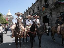 El desfile, además de festejar a los charros en su día,  también celebra el 92 aniversario de la Asociación de Charros de Jalisco.  /