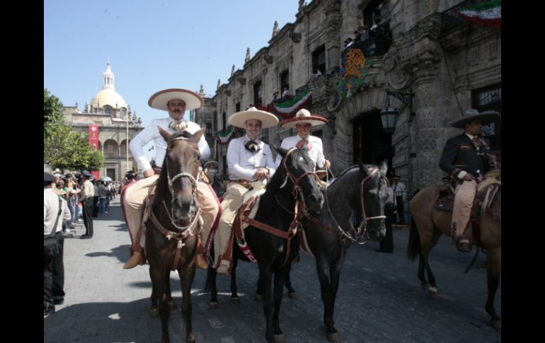 El desfile, además de festejar a los charros en su día,  también celebra el 92 aniversario de la Asociación de Charros de Jalisco.  /