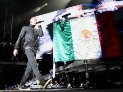 Mark Wakefield, vocalista de Linkin Park en el escenario de la Arena Ciudad de México. NTX  /