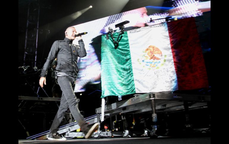 Mark Wakefield, vocalista de Linkin Park en el escenario de la Arena Ciudad de México. NTX  /