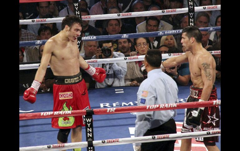 Acción del combate entre Chávez Jr. y 'Maravilla' Martínez en Las Vegas. EFE  /