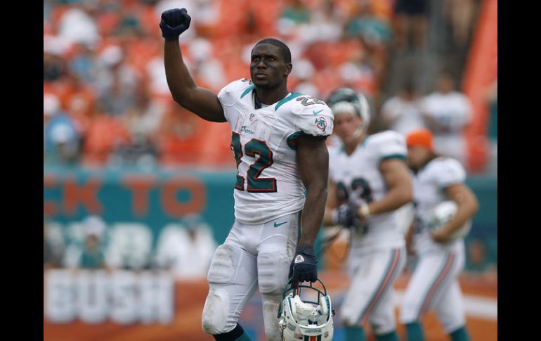 Reggie Bush fue la pieza clave en la victoria de los Delfines sobre Raiders. REUTERS  /