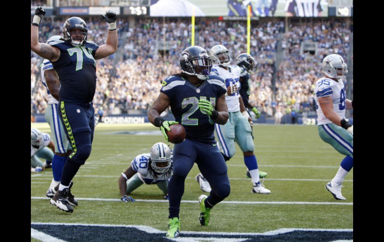 Marshawn Lynch (24) fue fundamental en la victoria de Seattle. AP  /