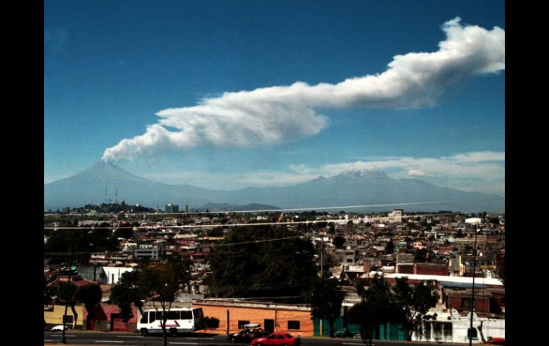 ''Don Goyo'' lanzó fumarolas de más de 800 metros sobre el cráter.  /