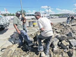 Las obras en marcha. El Gobierno municipal prometió liberar el cruce al tráfico vial a partir de esta mañana.  /