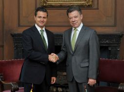 P El presidente electo de México, Enrique Peña Nieto y el presidente colombiano Juan Manuel Santos. NOTIMEX  /