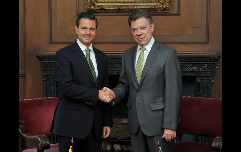 P El presidente electo de México, Enrique Peña Nieto y el presidente colombiano Juan Manuel Santos. NOTIMEX  /