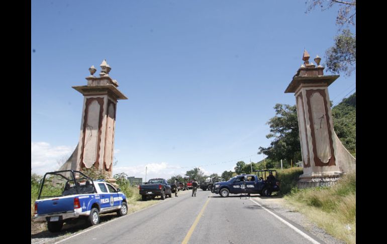 Los cuerpos fueron localizados en la carretera que conduce de Tizapán el Alto, Jalisco, a Cojumatlán de Régules, Michoacán. ARCHIVO  /