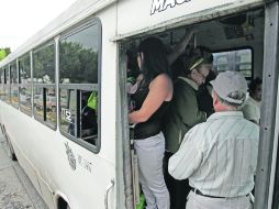 Transporte público. Pese a que fue autorizado el incremento de un peso, la tarifa se mantiene en seis pesos.  /