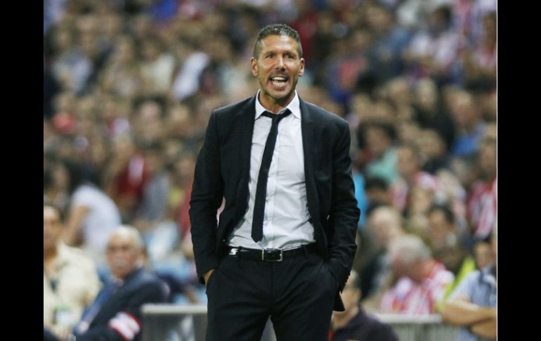 La decisión de  Diego Simeone dejó desconcertada a la prensa. AP  /