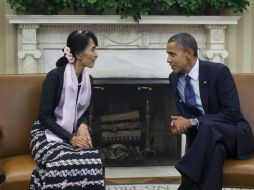 La líder opositora birmana Aung San Suu Kyi, se reúne con el presidente estadounidense, Barack Obama. EFE  /