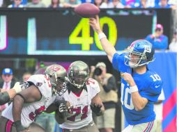 El líder. Eli Manning se ganó el respeto a pulso de su equipo, ya que responde en los momentos clave. AP  /