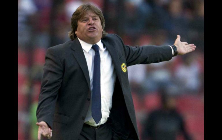 Miguel Herrera arremetió contra el silbante del partido ante Gallos pues a su juicio no fue parejo con las faltas. MEXSPORT  /