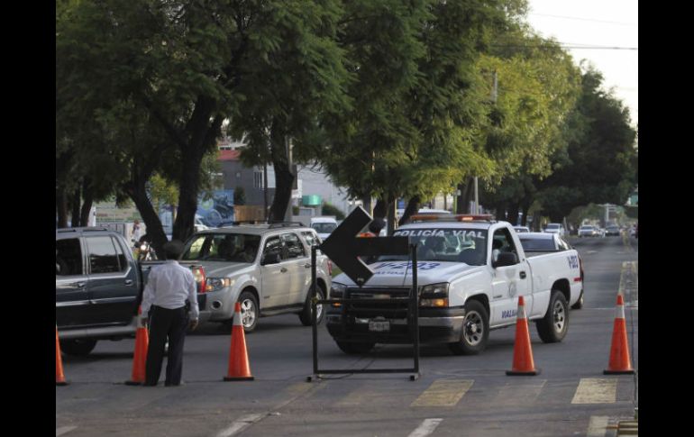 Vialidad recomienda a los automovilistas continuar utilizando rutas alternas en la zona donde se realizan trabajos.  /