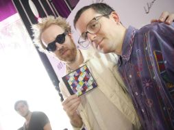 Alexis Taylor y Al Doyle, miembros del grupo británico Hot Chip platicaron con los medios de la ciudad sobre su presentación.  /