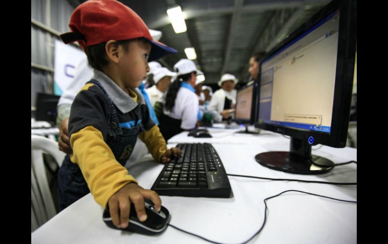 Un niño ecuatoriano participa en la segunda edición del certamen tecnológico Campus Party en Ecuador. EFE  /