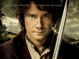 El cartel muestra a Martin Freeman como ''Bilbo Bolsón sosteniendo su espada Dardo. ESPECIAL  /