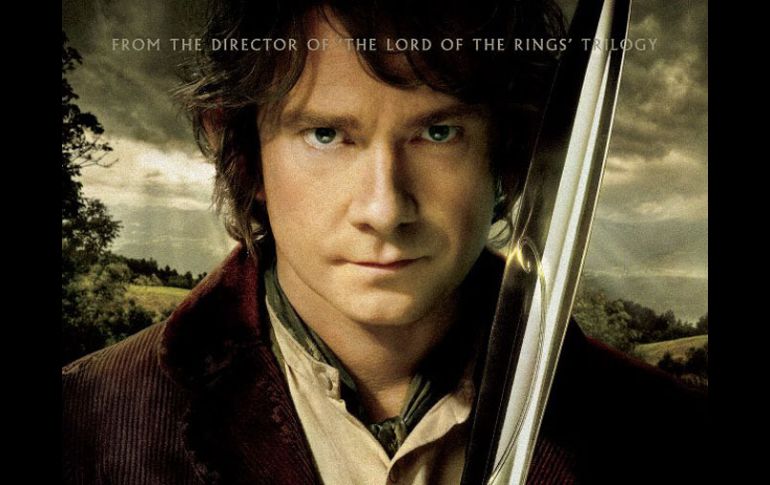 El cartel muestra a Martin Freeman como ''Bilbo Bolsón sosteniendo su espada Dardo. ESPECIAL  /