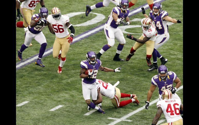 Acción del partido entre los Vikingos y los 49ers de San Francisco. AP  /