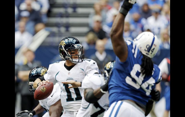 Blaine Gabbert (11) tuvo una buena actuación en la ofensiva de Jacksonville. AP  /