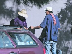 Postal zapopana. La vinculación entre un lavacoches y un inspector se pudo constatar en la Avenida Américas, frente al ISSSTE.  /