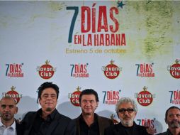 Benicio del Toro (2º de izq a der) dirige el corto ''El Yuma'', de ''7 días en La Habana''. AP  /