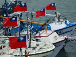 Embarcaciones taiwanesas en aguas territoriales de las  islas Senkaku-Diaoyu. AP  /