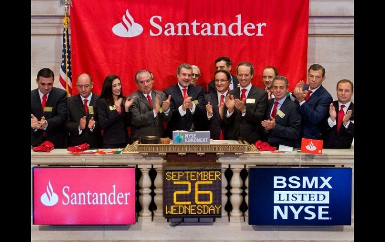 La filial mexicana del Banco Santander debutó hoy en las bolsas de México y Nueva York (foto). EFE  /