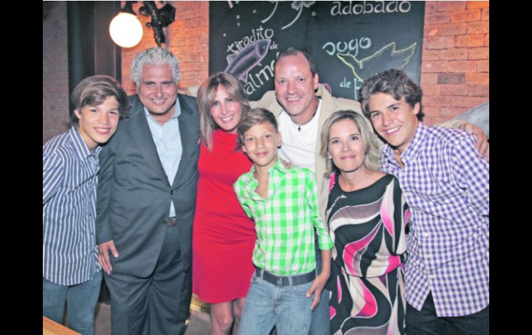 Socios y familia. Luis Eduardo Hermosillo, Chuy Kabande, Ana Luisa Vergara, Juan Diego, Eduardo “Morsa”, Rosy y Juan Pablo Hermosillo.  /