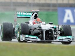 Michael Schumacher sigue en pláticas con Mercedes para extender su contrato o finalizarlo. MEXSPORT  /